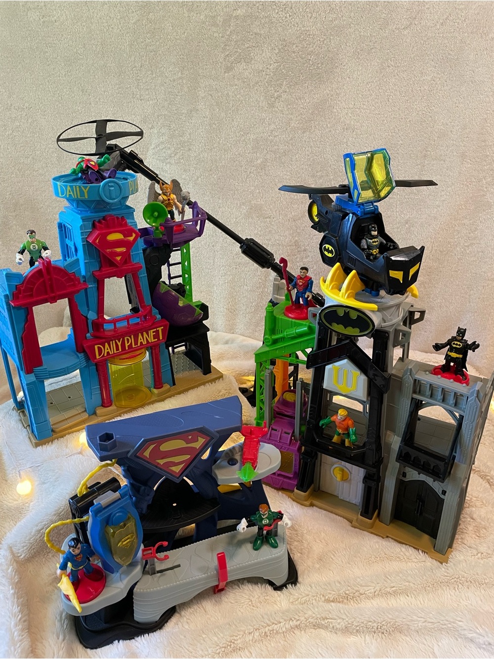 DC Imaginext Super Hero Flight City with SuperMan Cave and Batman Helicopter